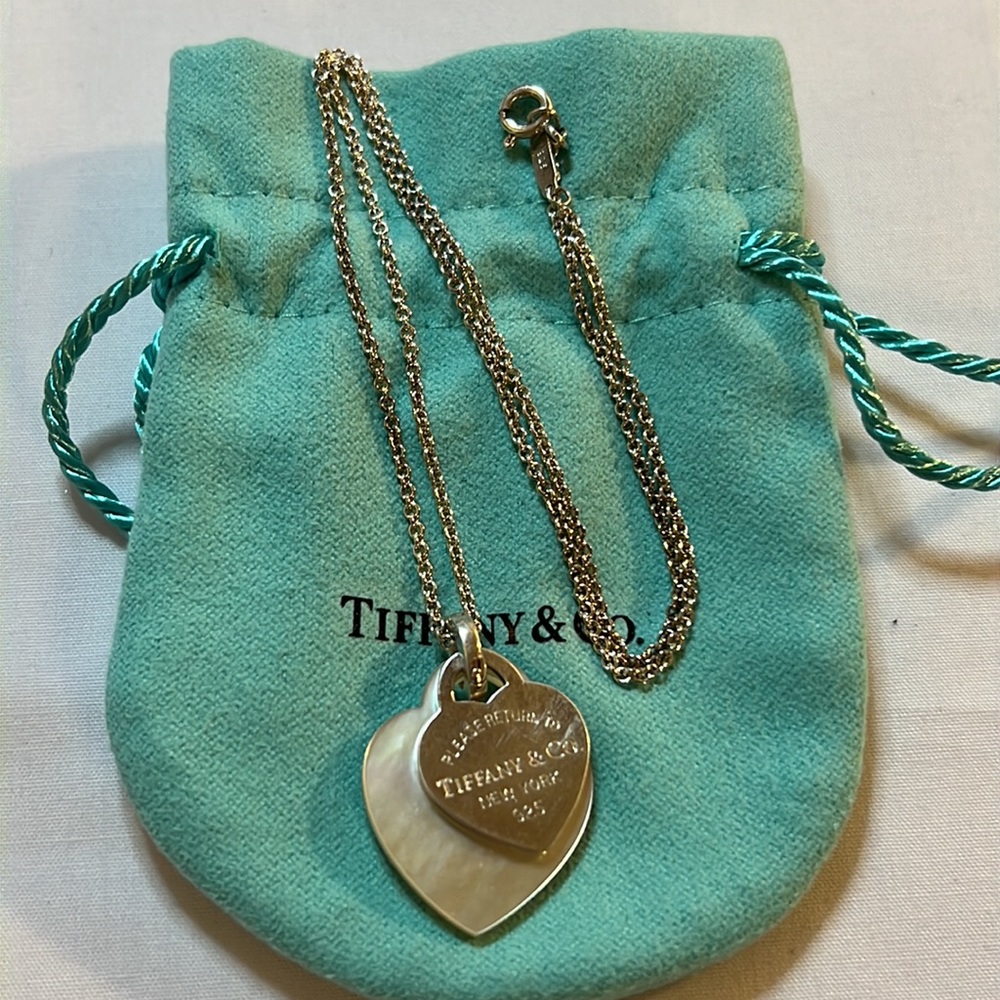 Tiffany & Co. Return to Tiffany and Mother of Pearl Necklace 18”